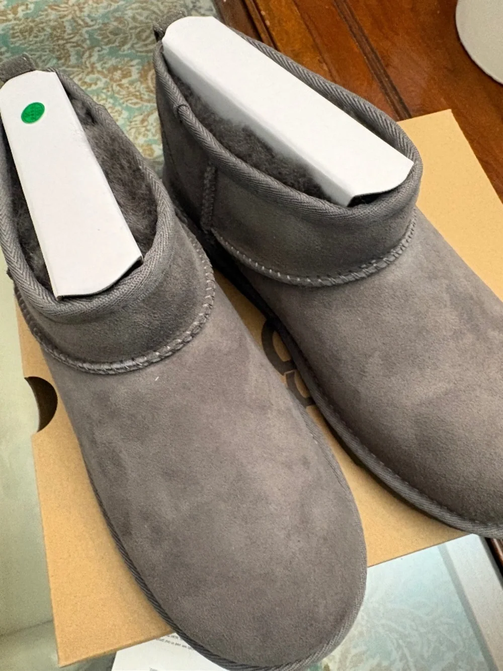 Ugg boots kids size 6